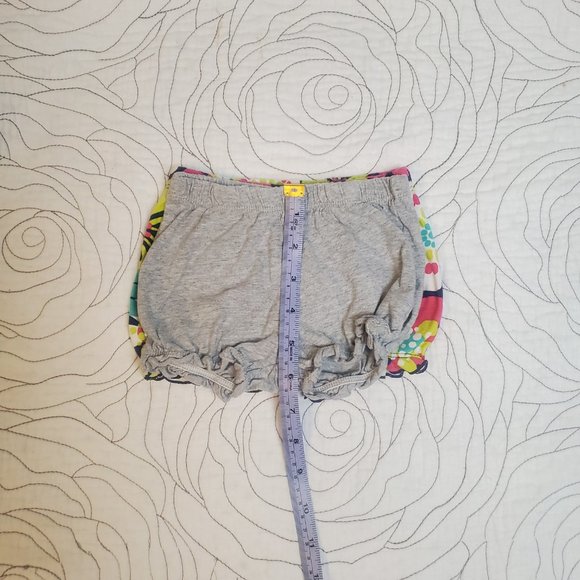 FREE W/ BUNDLE  [9M] Pair of Carter's Bubble Shorts - Picture 4 of 5